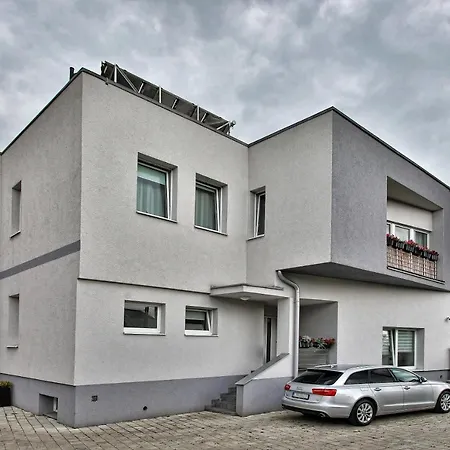 Apartment La