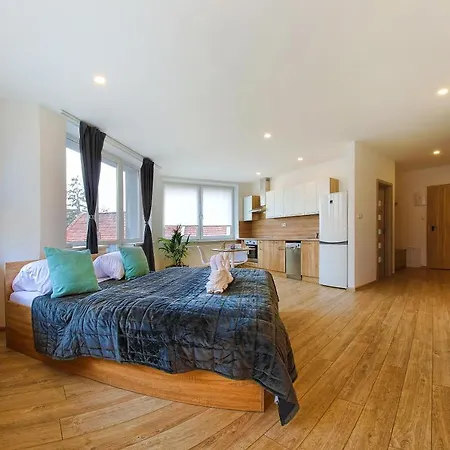 La Apartment *